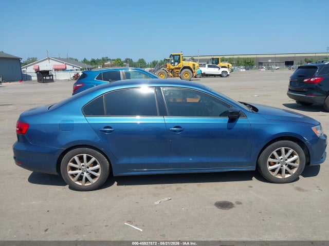 2015 Volkswagen Jetta 1.8t Se მანქანა იყიდება აუქციონზე, vin: 3VWD17AJ1FM332045, აუქციონის ნომერი: 45927872