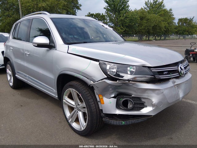 2016 Volkswagen Tiguan R-line მანქანა იყიდება აუქციონზე, vin: WVGBV7AX9GW010575, აუქციონის ნომერი: 45927958