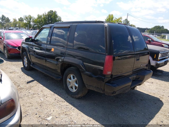 Auction sale of the 2000 Cadillac Escalade Standard, vin: 1GYEK63R3YR228802, lot number: 45928266