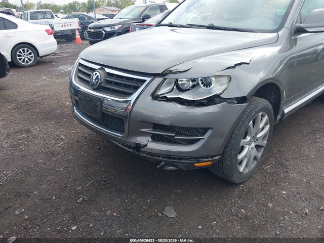 2010 Volkswagen Touareg V6 Tdi მანქანა იყიდება აუქციონზე, vin: WVGFK7A96AD000360, აუქციონის ნომერი: 45928433