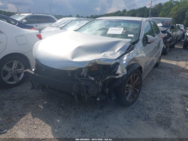 45928635 :رقم المزاد ، 4T1BF1FK5FU044658 vin ، 2015 Toyota Camry Se مزاد بيع
