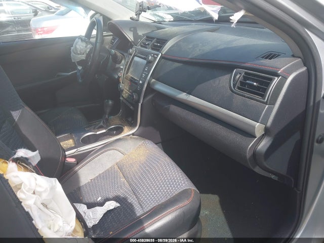 45928635 :رقم المزاد ، 4T1BF1FK5FU044658 vin ، 2015 Toyota Camry Se مزاد بيع