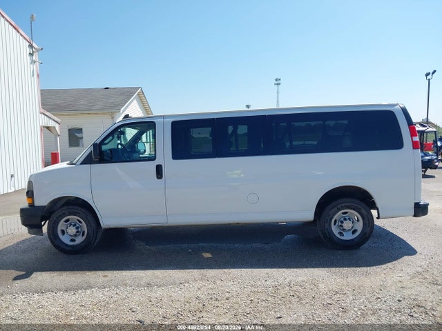 Продажа на аукционе авто 2021 Chevrolet Express Passenger Rwd 3500 Extended Wheelbase Ls, vin: 1GAZGNFP9M1153117, номер лота: 45928894
