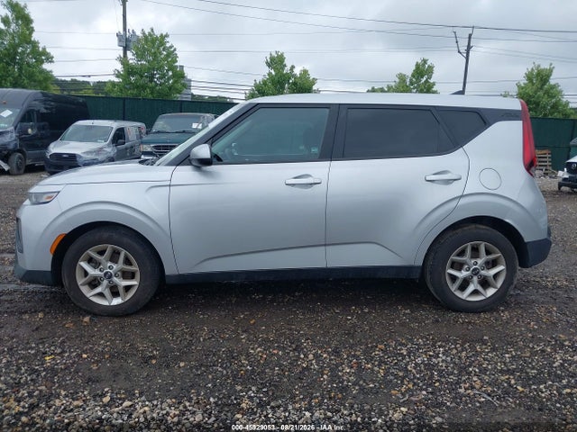 2021 Kia Soul S მანქანა იყიდება აუქციონზე, vin: KNDJ23AU8M7749112, აუქციონის ნომერი: 45929053