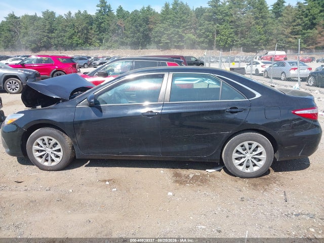 45929337 :رقم المزاد ، 4T1BF1FK6HU723924 vin ، 2017 Toyota Camry Le مزاد بيع
