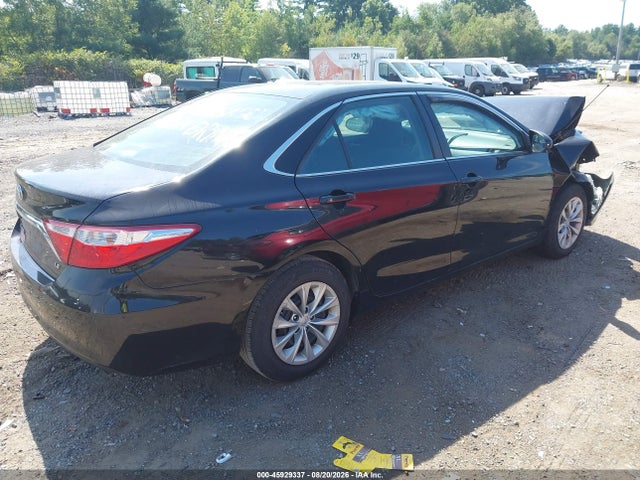 45929337 :رقم المزاد ، 4T1BF1FK6HU723924 vin ، 2017 Toyota Camry Le مزاد بيع