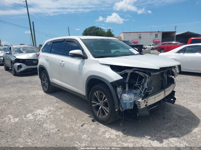 2019 Toyota Highlander Le მანქანა იყიდება აუქციონზე, vin: 5TDZZRFH9KS300117, აუქციონის ნომერი: 45929404