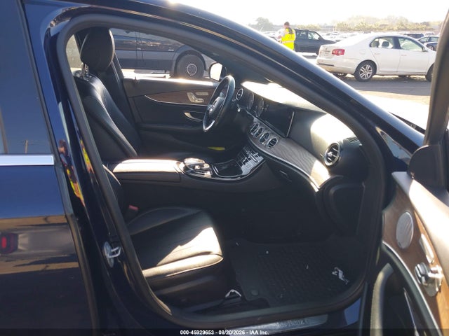 WDDZF4KB2HA051183 Mercedes-Benz E 300 4matic
