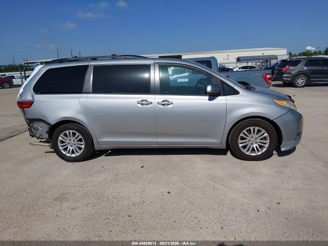 Продаж на аукціоні авто 2017 Toyota Sienna Xle 8 Passenger, vin: 5TDYZ3DC2HS884806, номер лоту: 45929813