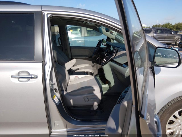 Продаж на аукціоні авто 2017 Toyota Sienna Xle 8 Passenger, vin: 5TDYZ3DC2HS884806, номер лоту: 45929813