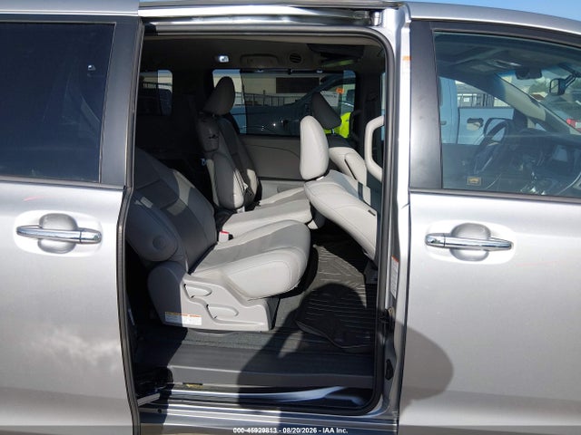 Продаж на аукціоні авто 2017 Toyota Sienna Xle 8 Passenger, vin: 5TDYZ3DC2HS884806, номер лоту: 45929813