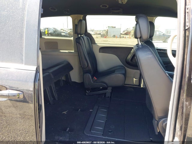 2C4RDGCG4KR695153 Dodge Grand Caravan Sxt