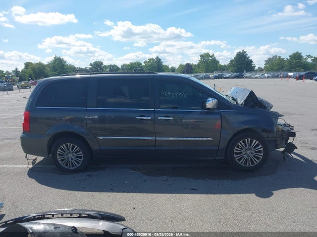 2C4RC1CG1GR128292 Chrysler Town &amp; Country Touring-l Anniversary Edition