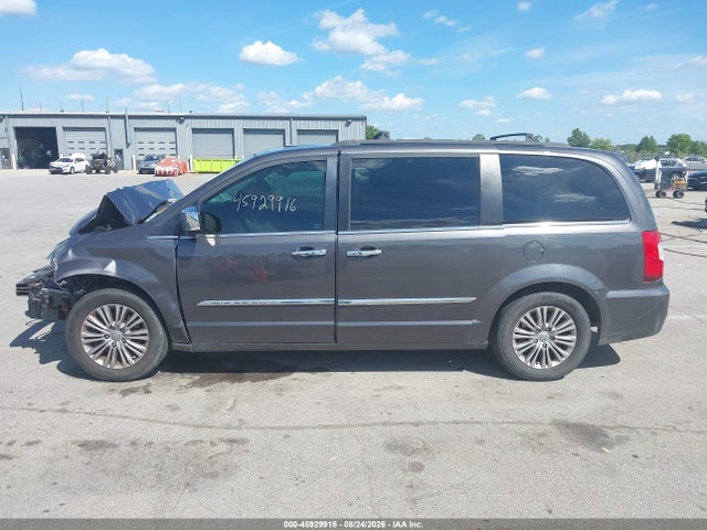 2C4RC1CG1GR128292 Chrysler Town &amp; Country Touring-l Anniversary Edition