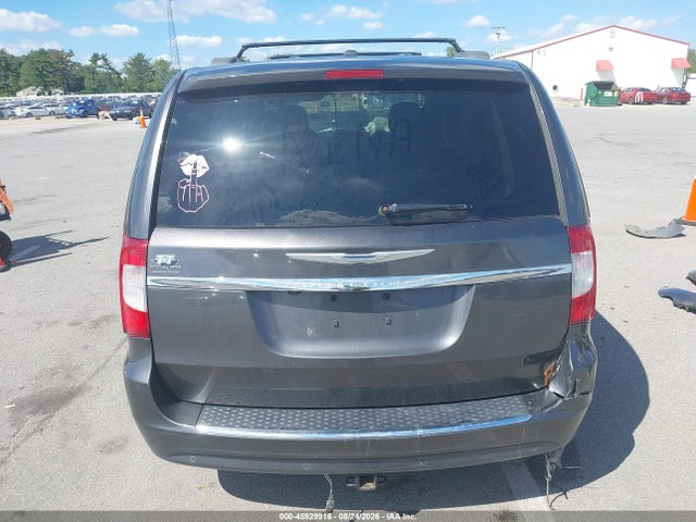 2C4RC1CG1GR128292 Chrysler Town &amp; Country Touring-l Anniversary Edition
