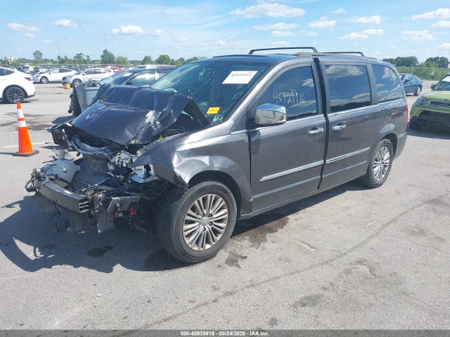 2C4RC1CG1GR128292 Chrysler Town &amp; Country Touring-l Anniversary Edition