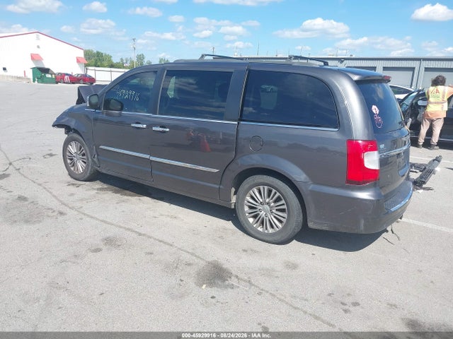 2C4RC1CG1GR128292 Chrysler Town &amp; Country Touring-l Anniversary Edition