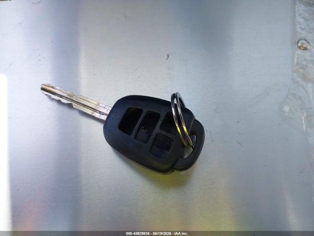5YFBURHE9GP472943 Toyota COROLLA LE