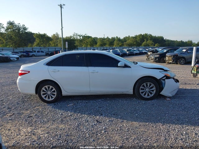 2015 Toyota Camry Le მანქანა იყიდება აუქციონზე, vin: 4T4BF1FK8FR457809, აუქციონის ნომერი: 45930041