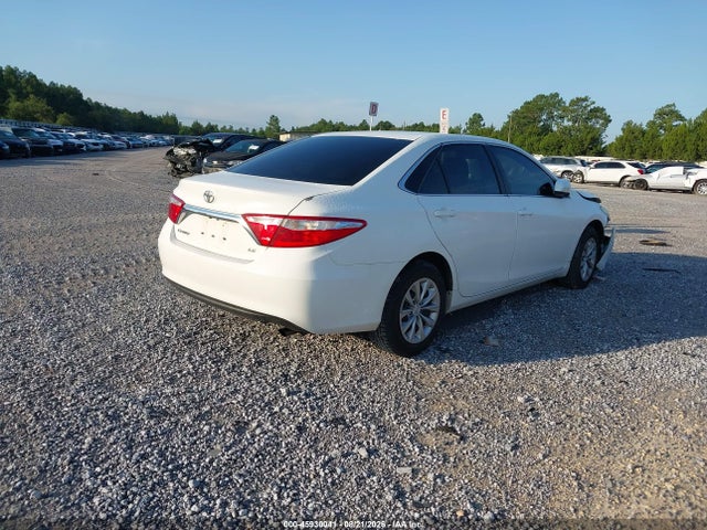 2015 Toyota Camry Le მანქანა იყიდება აუქციონზე, vin: 4T4BF1FK8FR457809, აუქციონის ნომერი: 45930041