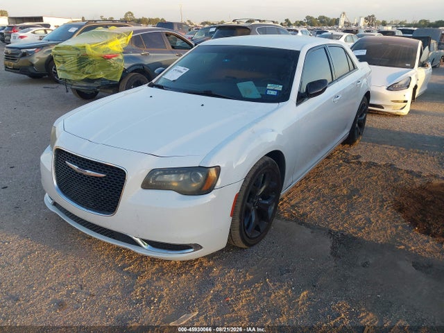 45930066 :رقم المزاد ، 2C3CCAAG6LH212654 vin ، 2020 Chrysler 300 Touring مزاد بيع
