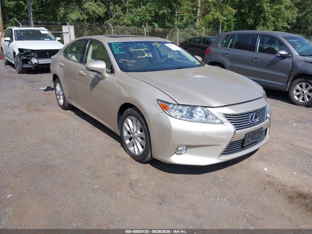 45930120 :رقم المزاد ، JTHBW1GG6F2081176 vin ، 2015 Lexus Es 300h مزاد بيع
