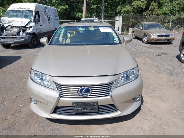 45930120 :رقم المزاد ، JTHBW1GG6F2081176 vin ، 2015 Lexus Es 300h مزاد بيع