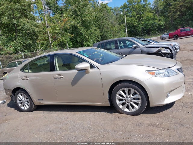 45930120 :رقم المزاد ، JTHBW1GG6F2081176 vin ، 2015 Lexus Es 300h مزاد بيع