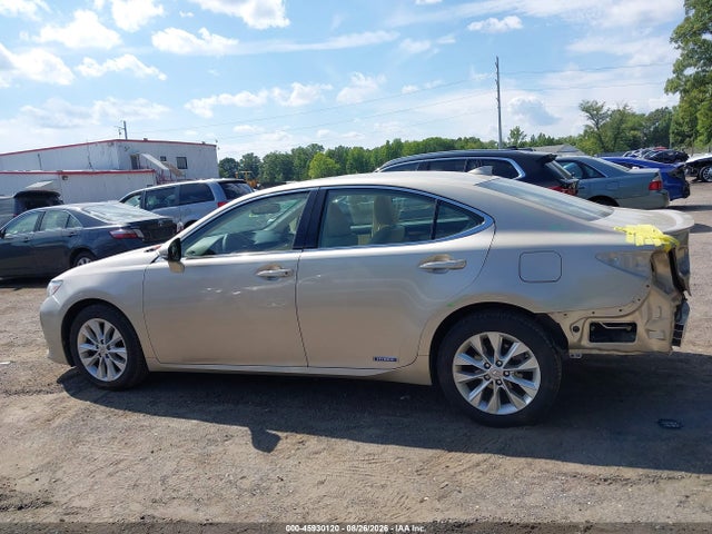 45930120 :رقم المزاد ، JTHBW1GG6F2081176 vin ، 2015 Lexus Es 300h مزاد بيع