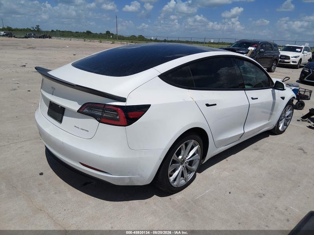45930134 :رقم المزاد ، 5YJ3E1EB4NF108483 vin ، 2022 Tesla Model 3 مزاد بيع