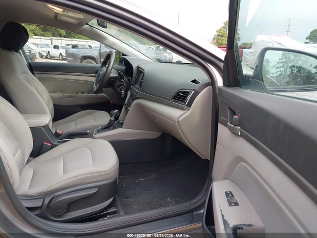 Продажа на аукционе авто 2018 Hyundai Elantra Sel, vin: 5NPD84LFXJH261707, номер лота: 45930189