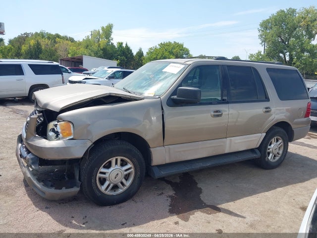 2003 Ford Expedition Xlt მანქანა იყიდება აუქციონზე, vin: 1FMPU15L33LC06469, აუქციონის ნომერი: 45930249