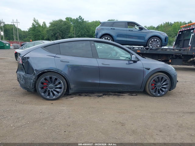 2022 Tesla Model Y Performance Dual Motor All-wheel Drive მანქანა იყიდება აუქციონზე, vin: 7SAYGDEF6NF326688, აუქციონის ნომერი: 45930327