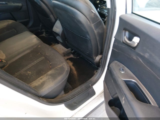 KIA Optima S 2019 5XXGT4L37KG366350 Image 8