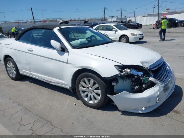 Aukcja sprzedaży 2013 Chrysler 200 Touring, vin: 1C3BCBEB0DN592325, numer aukcji: 45930421
