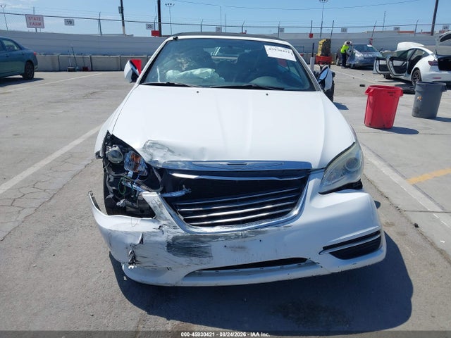 45930421 :رقم المزاد ، 1C3BCBEB0DN592325 vin ، 2013 Chrysler 200 Touring مزاد بيع