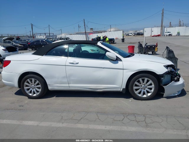 45930421 :رقم المزاد ، 1C3BCBEB0DN592325 vin ، 2013 Chrysler 200 Touring مزاد بيع