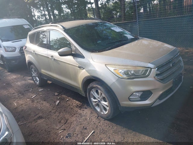 45930512 :رقم المزاد ، 1FMCU0GD8HUE87104 vin ، 2017 Ford Escape Se مزاد بيع