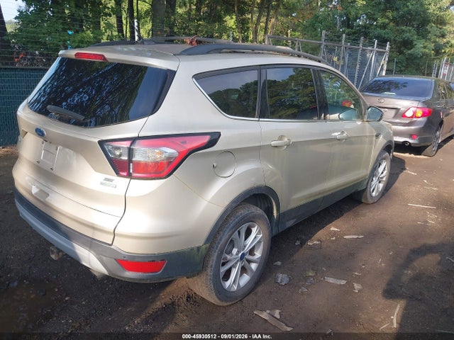45930512 :رقم المزاد ، 1FMCU0GD8HUE87104 vin ، 2017 Ford Escape Se مزاد بيع