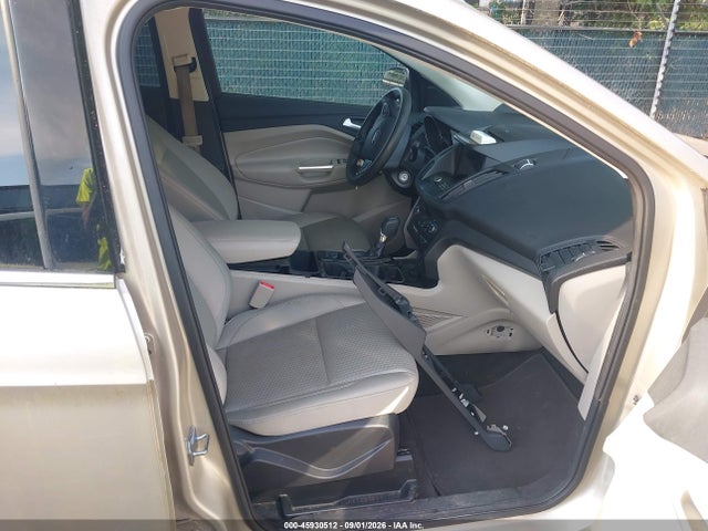45930512 :رقم المزاد ، 1FMCU0GD8HUE87104 vin ، 2017 Ford Escape Se مزاد بيع