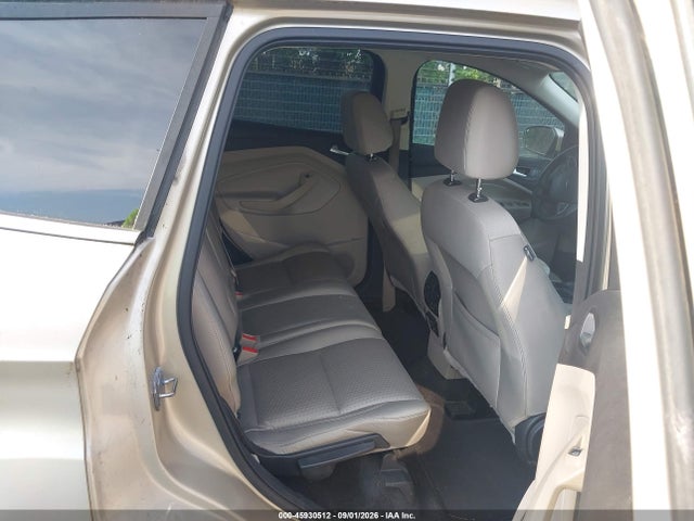 45930512 :رقم المزاد ، 1FMCU0GD8HUE87104 vin ، 2017 Ford Escape Se مزاد بيع