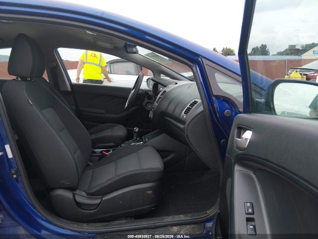 45930927 :رقم المزاد ، 3KPFL4A75HE071539 vin ، 2017 Kia Forte Lx مزاد بيع