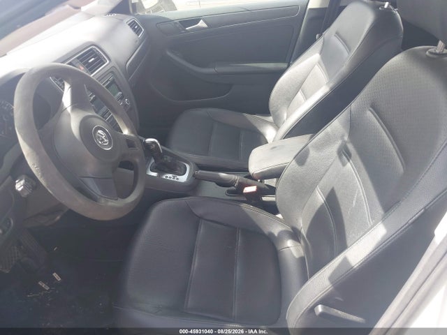 45931040 :رقم المزاد ، 3VWD17AJ0EM424584 vin ، 2014 Volkswagen Jetta 1.8t Se مزاد بيع