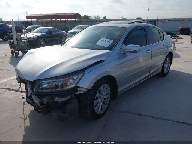 Honda Accord Touring 2014 1HGCR3F96EA010674 Image 2