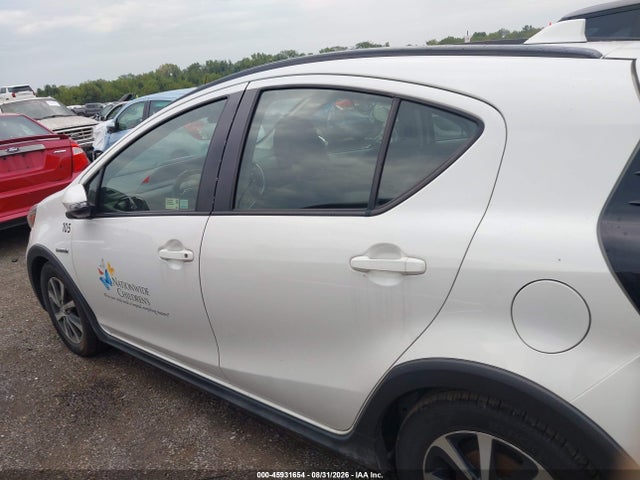 45931654 :رقم المزاد ، JTDKDTB37J1605795 vin ، 2018 Toyota Prius C Two مزاد بيع