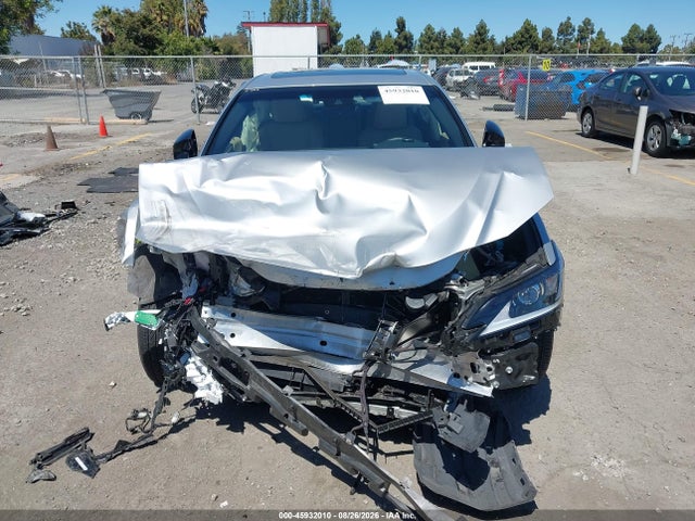 Lexus ES 300H 2019 JTHB21B1XK2006554 Image 13