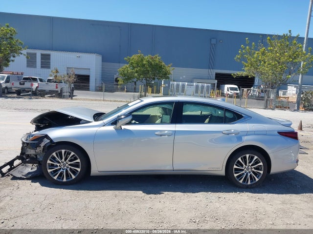 Lexus ES 300H 2019 JTHB21B1XK2006554 Image 15
