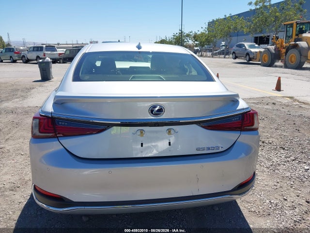 Lexus ES 300H 2019 JTHB21B1XK2006554 Image 17