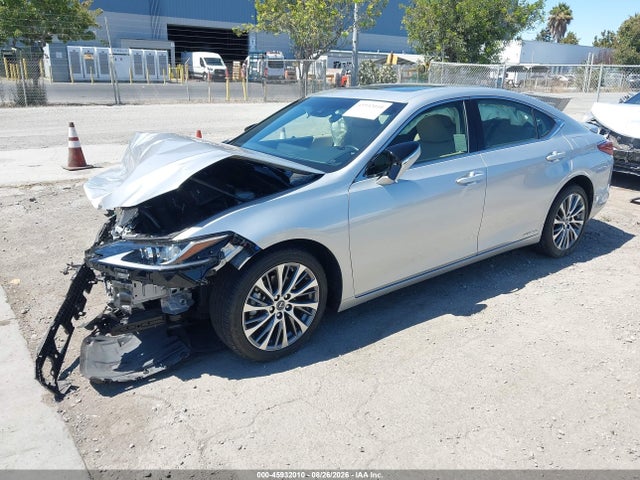 Lexus ES 300H 2019 JTHB21B1XK2006554 Image 2
