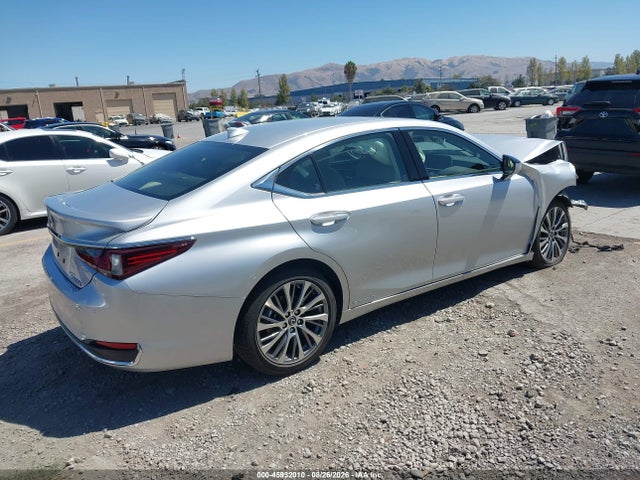 Lexus ES 300H 2019 JTHB21B1XK2006554 Image 4